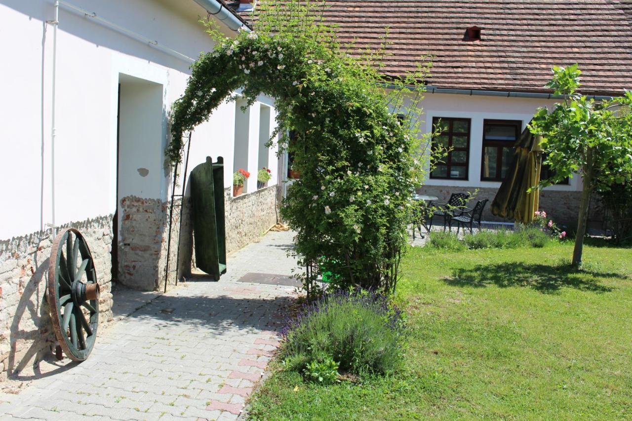 Axtburg Apartments Berbaltavar ภายนอก รูปภาพ